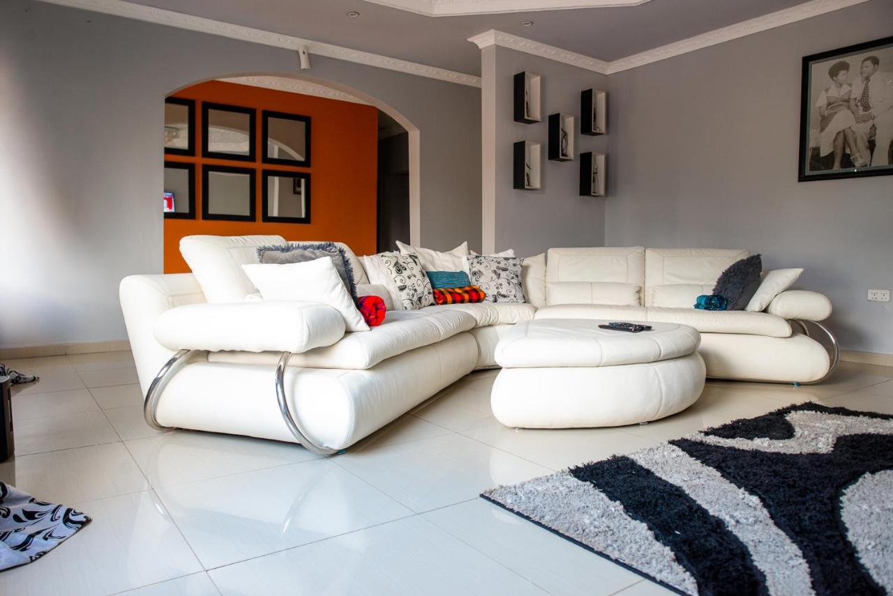 Emc Fully Furnished &Serviced Villas 4 Bedroom With Solar Power , Private Pool, Starlink Wifi ,Aircons & Dstv Lusaka Kültér fotó